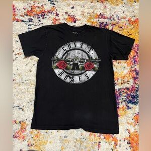 Guns and roses shirt medium